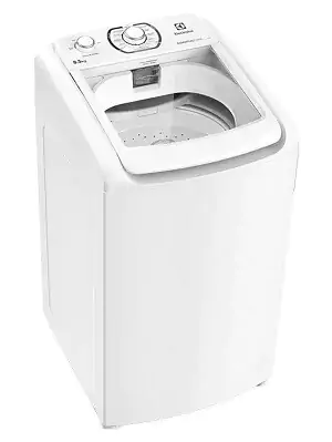 Máquina de lavar com laterais e painel brancos, menos larga e mais alta e cesto de plástico branco