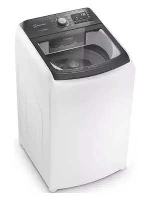 Máquina de lavar com laterais brancas, com largura menor e painel em preto com mostrador digital