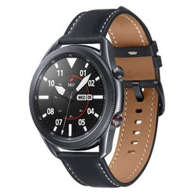 Smartwatch Samsung Galaxy Watch 3 com fivela em couro natural na parte interna e preta na externa, caixa redonda metálica
