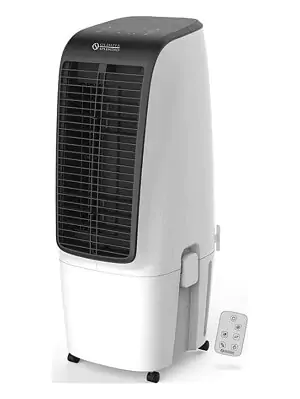 Climatizador de ar bem grande, com laterais brancas e frente grande e preta, com saída de ar grande e aletas internas