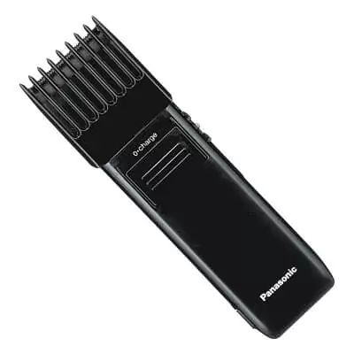 Máquina de cortar cabelo profissional Panasonic ER389X, com lâmina fina, corpo todo preto, botão frontal grande e pente graduador.