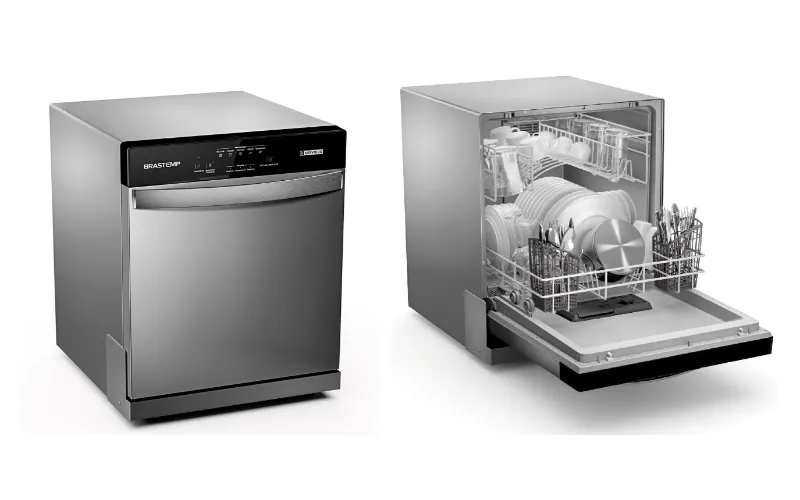 Máquina lava-louças da cor titanium, com puxador em aço escovado e painel digital grande, preto e inteiriço